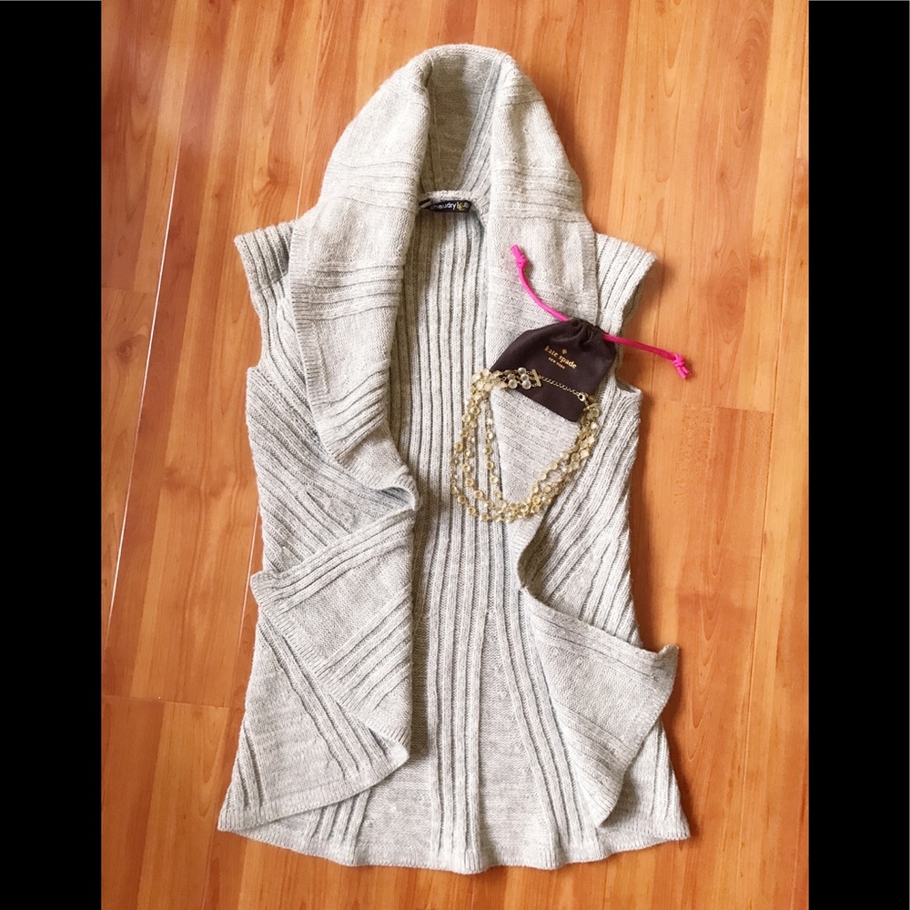 Lightly worn 🌸CHAUNDRY draped over shrug cardigan